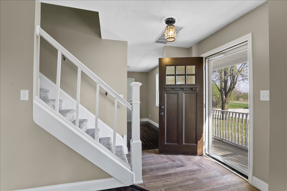 17105 Clinton Road Danville, IL 61834 - Photo 4 of 31 a view of an entryway with a front door
