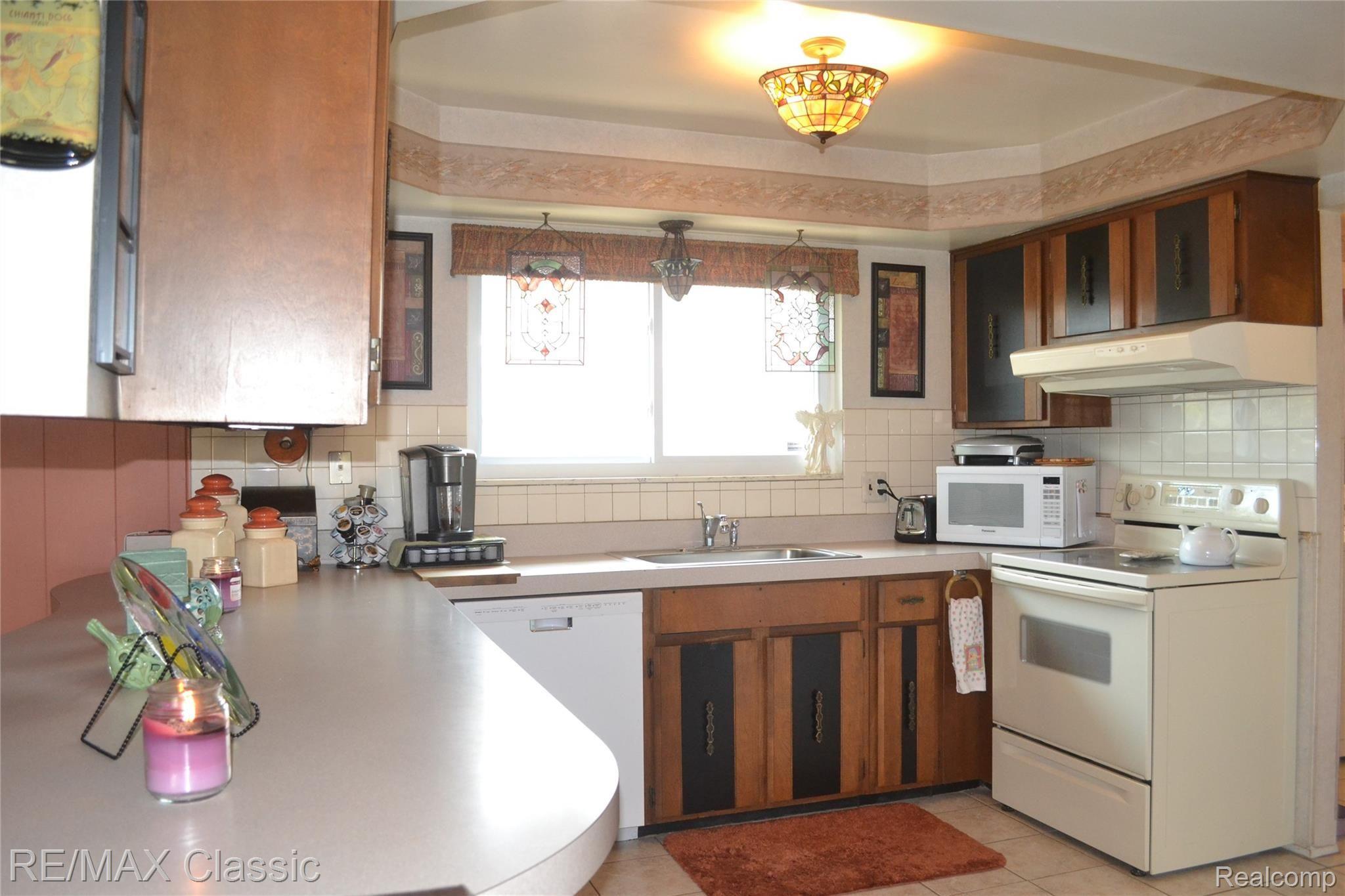 5708 Wedgewood Road Canton, MI 48187 - Photo 18 of 35 Kitchen