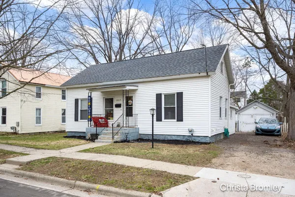 $255,000 | 517 Front Street, Lowell, MI 49331