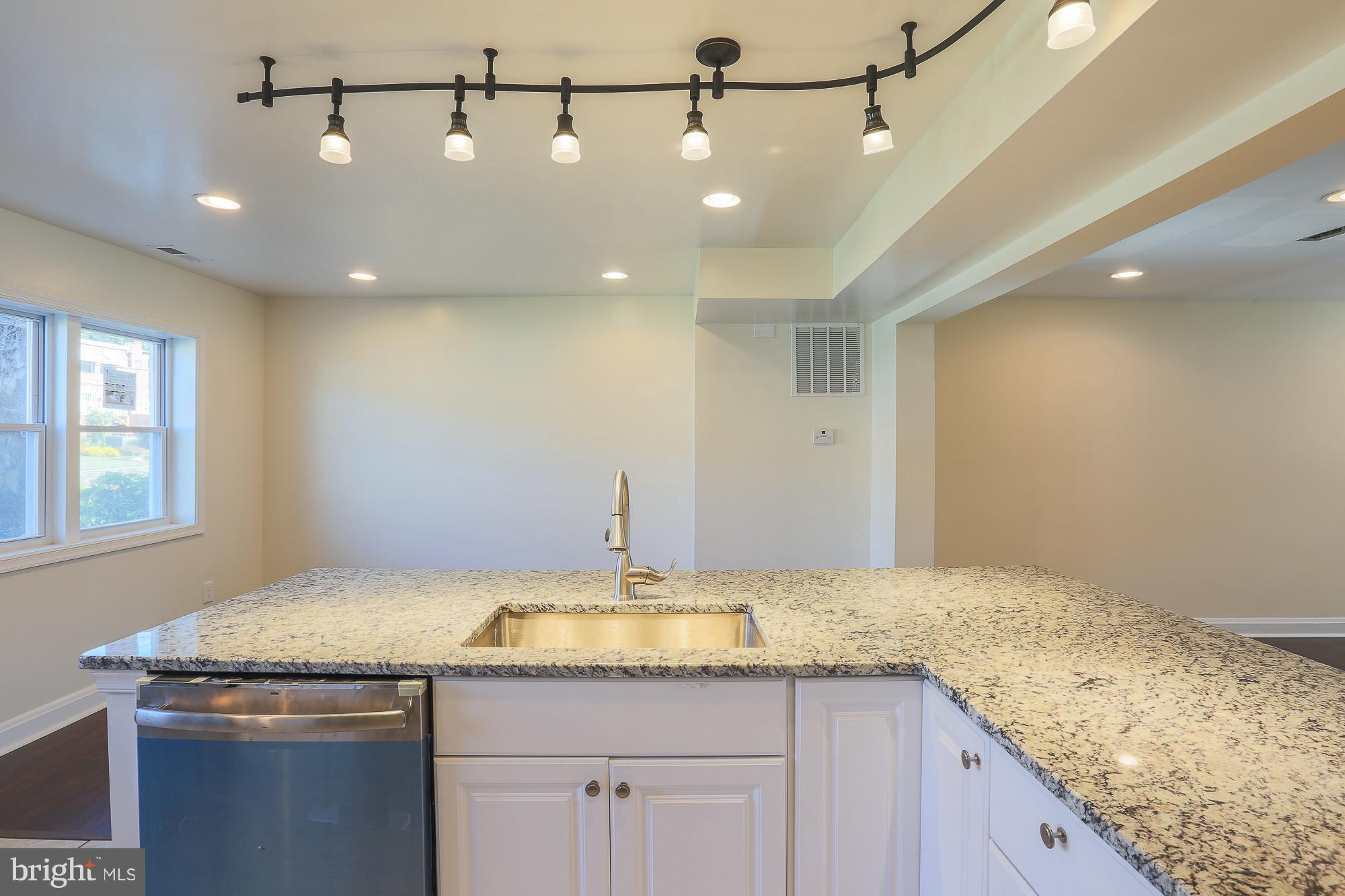 1219 Wicklow Road Baltimore, MD 21229 - Photo 16 of 30 Kitchen