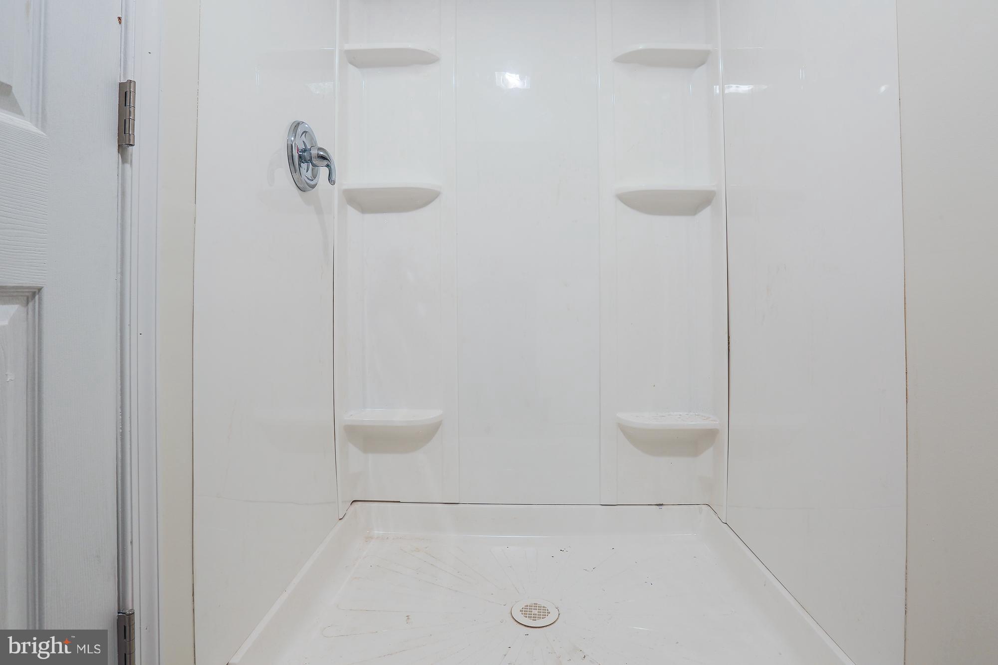 1219 Wicklow Road Baltimore, MD 21229 - Photo 23 of 30 Bath