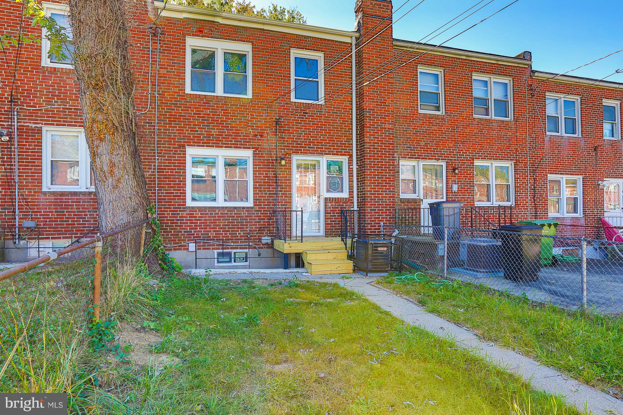 1219 Wicklow Road Baltimore, MD 21229 - Photo 4 of 30 Exterior (Front)