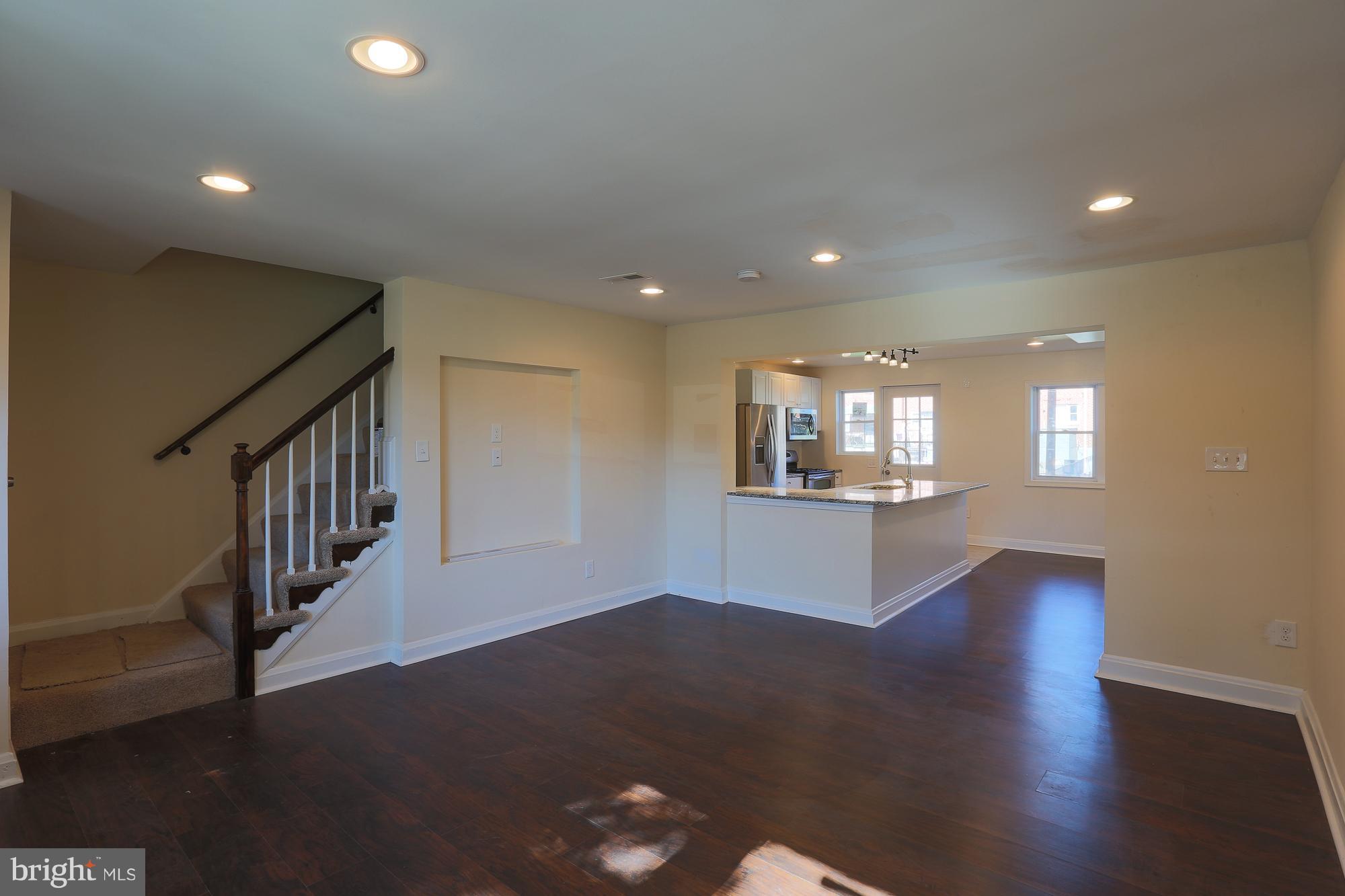 1219 Wicklow Road Baltimore, MD 21229 - Photo 5 of 30 Living Room
