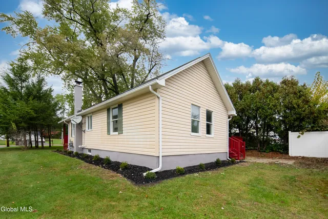 $269,900 | 644 Delaware Avenue, Bethlehem, NY 12054