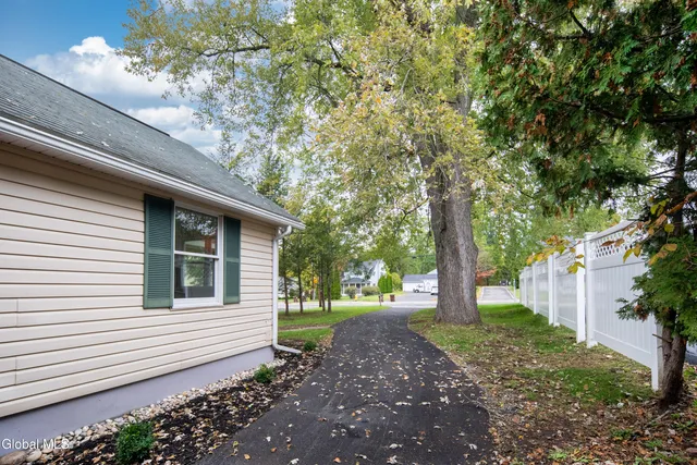 $269,900 | 644 Delaware Avenue, Bethlehem, NY 12054