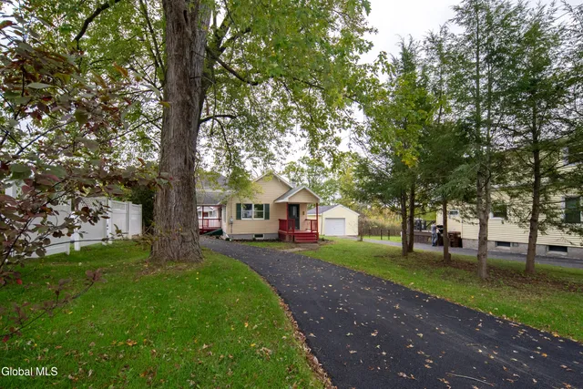 $269,900 | 644 Delaware Avenue, Bethlehem, NY 12054