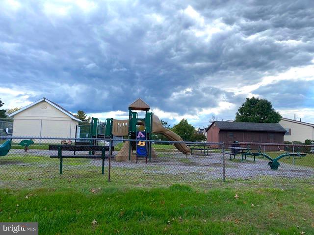 17 Pickwick Place, Unit 17 Sewell, NJ 08080 - Photo 25 of 26 Playground/pool area
