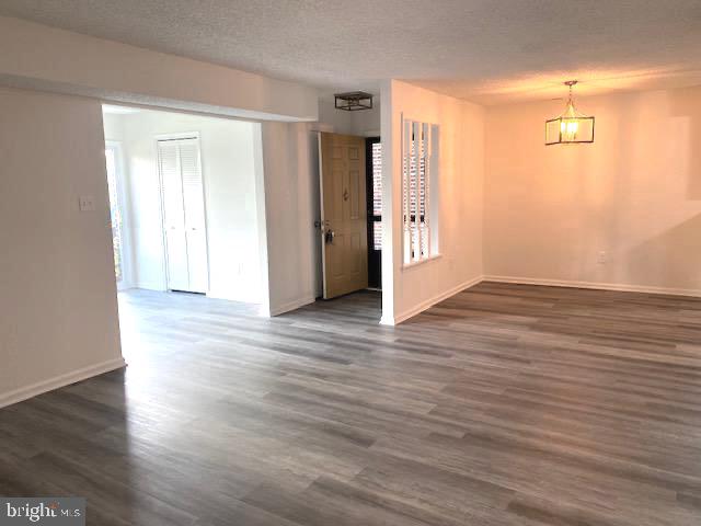 17 Pickwick Place, Unit 17 Sewell, NJ 08080 - Photo 4 of 26 Main living area