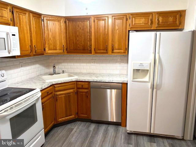 17 Pickwick Place, Unit 17 Sewell, NJ 08080 - Photo 8 of 26 New floor and counter top