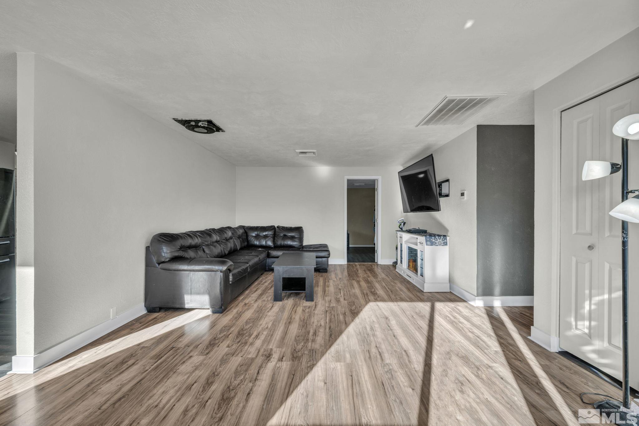 3760 Peregrine Circle Reno, NV 89508 - Photo 4 of 38 Photo 4