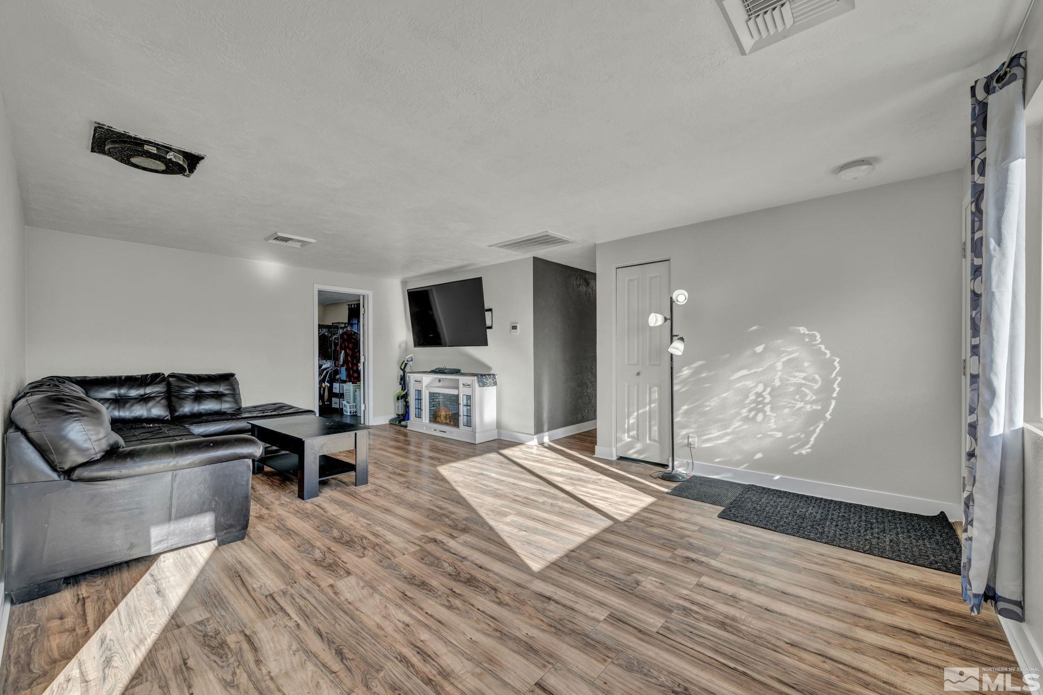 3760 Peregrine Circle Reno, NV 89508 - Photo 5 of 38 Photo 5