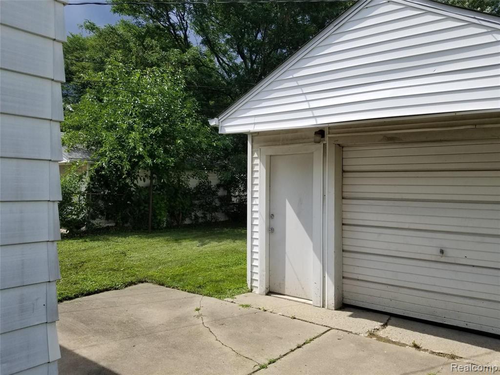 14836 Eureka Road Southgate, MI 48195 - Photo 3 of 19