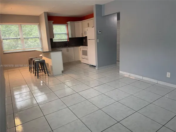 $1,495 | 1301 North 12th Court, Unit 4B, Hollywood, FL 33019