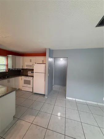 $1,495 | 1301 North 12th Court, Unit 4B, Hollywood, FL 33019