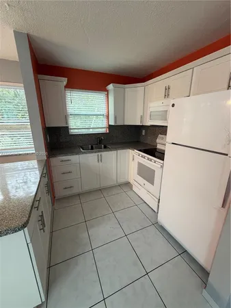 $1,495 | 1301 North 12th Court, Unit 4B, Hollywood, FL 33019