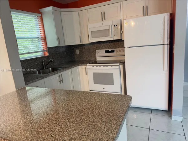 $1,495 | 1301 North 12th Court, Unit 4B, Hollywood, FL 33019