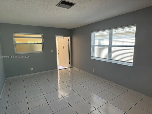 $1,495 | 1301 North 12th Court, Unit 4B, Hollywood, FL 33019