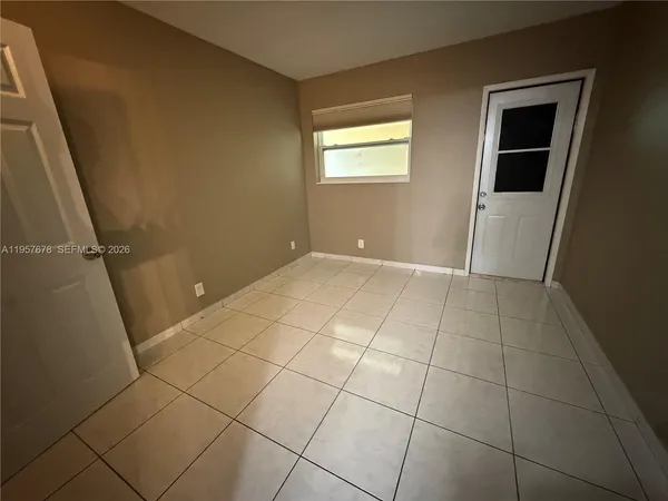 $1,495 | 1301 North 12th Court, Unit 4B, Hollywood, FL 33019