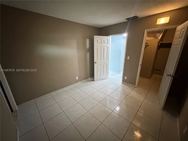 $1,495 | 1301 North 12th Court, Unit 4B, Hollywood, FL 33019