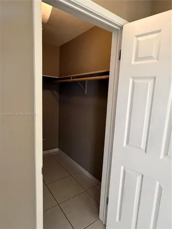 $1,495 | 1301 North 12th Court, Unit 4B, Hollywood, FL 33019