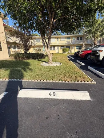 $1,495 | 1301 North 12th Court, Unit 4B, Hollywood, FL 33019