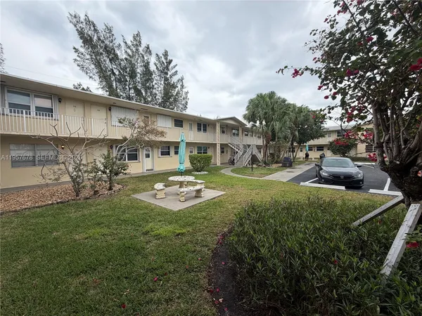 $1,495 | 1301 North 12th Court, Unit 4B, Hollywood, FL 33019