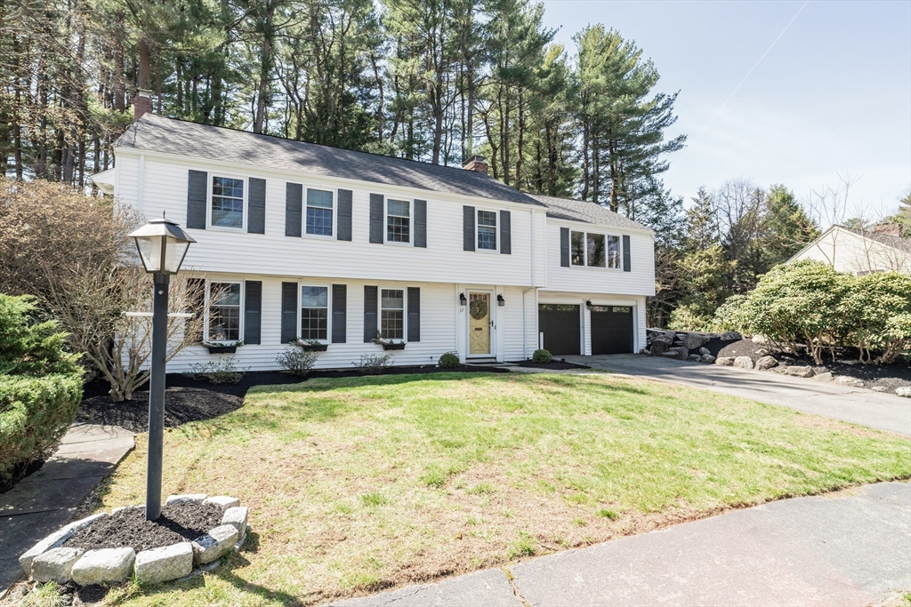 37 Locksley Road Lynnfield, MA 01940 - Photo 1 of 32 Gallery Image 1