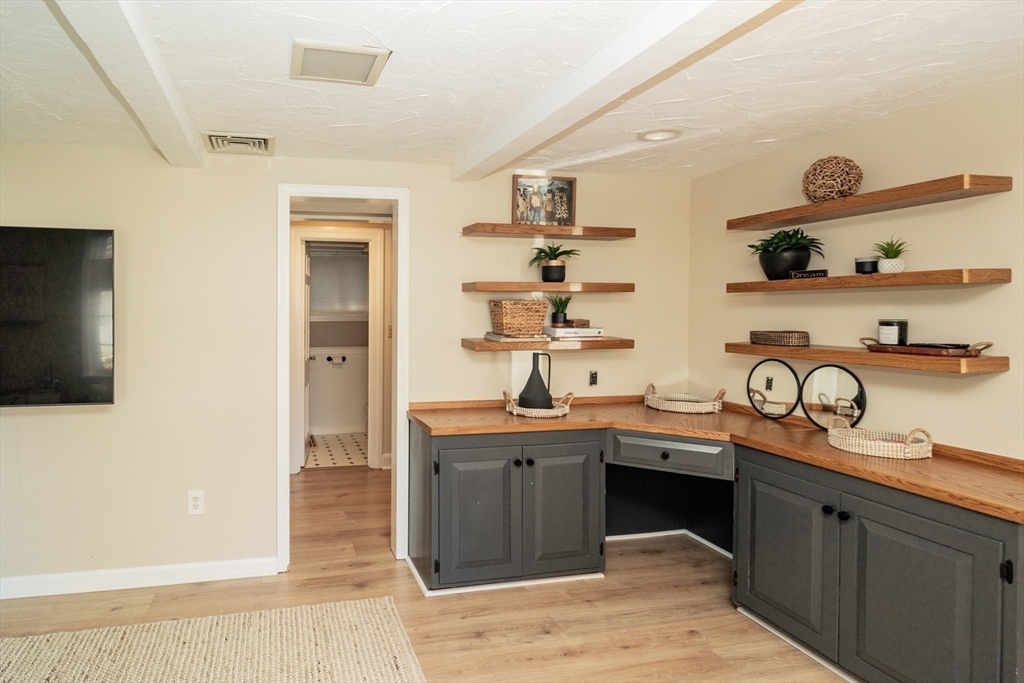 37 Locksley Road Lynnfield, MA 01940 - Photo 17 of 32 Gallery Image 17