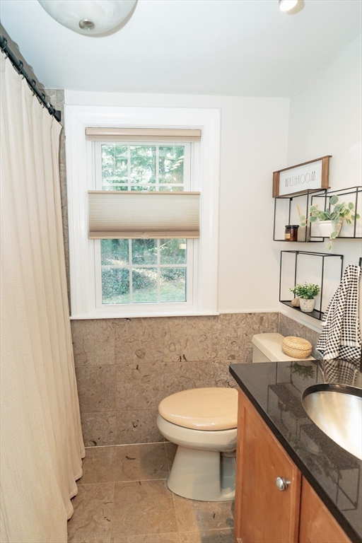 37 Locksley Road Lynnfield, MA 01940 - Photo 18 of 32 Gallery Image 18
