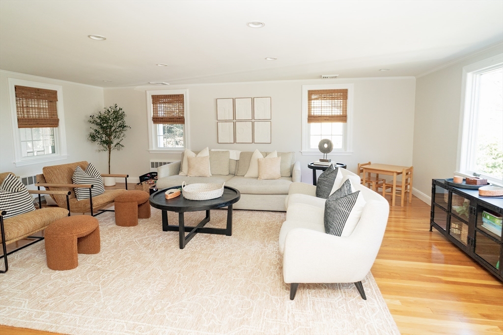 37 Locksley Road Lynnfield, MA 01940 - Photo 2 of 32 Gallery Image 2