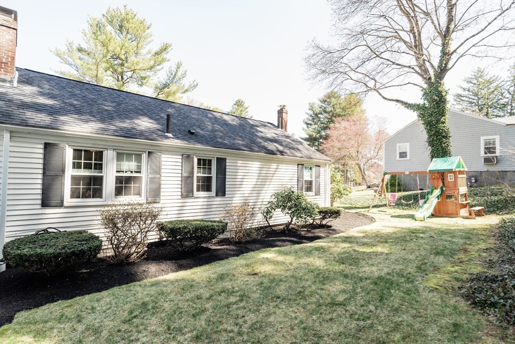 37 Locksley Road Lynnfield, MA 01940 - Photo 28 of 32 Gallery Image 28