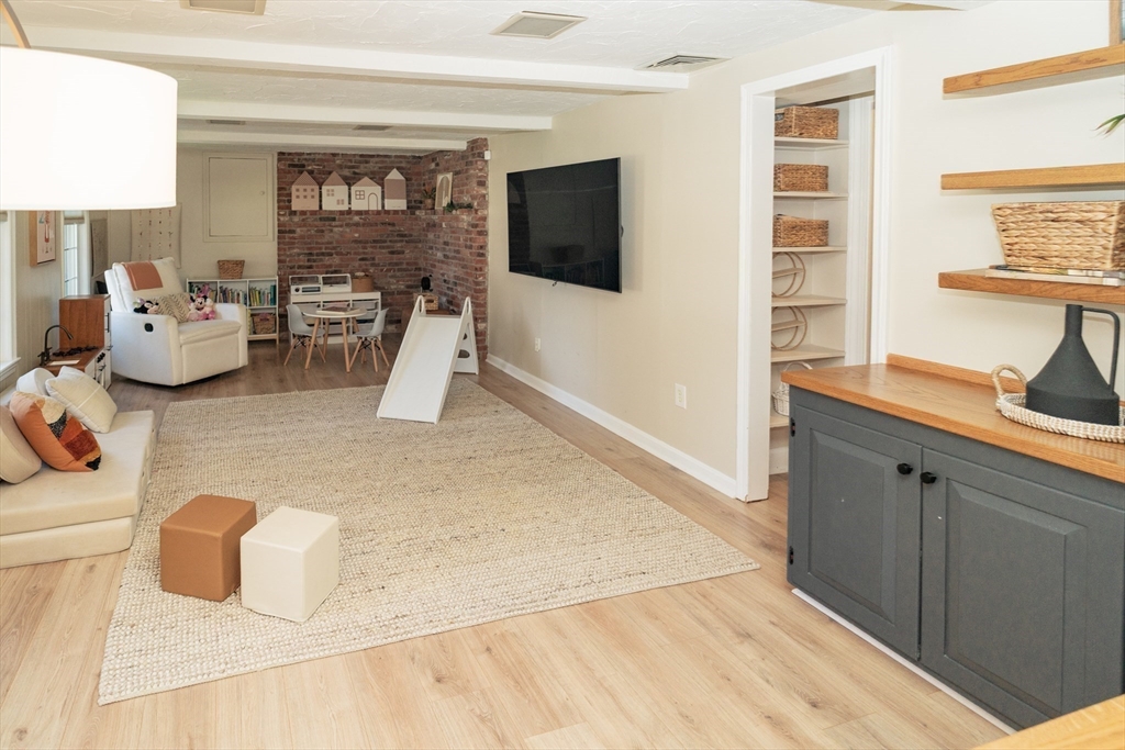 37 Locksley Road Lynnfield, MA 01940 - Photo 29 of 32 Gallery Image 29