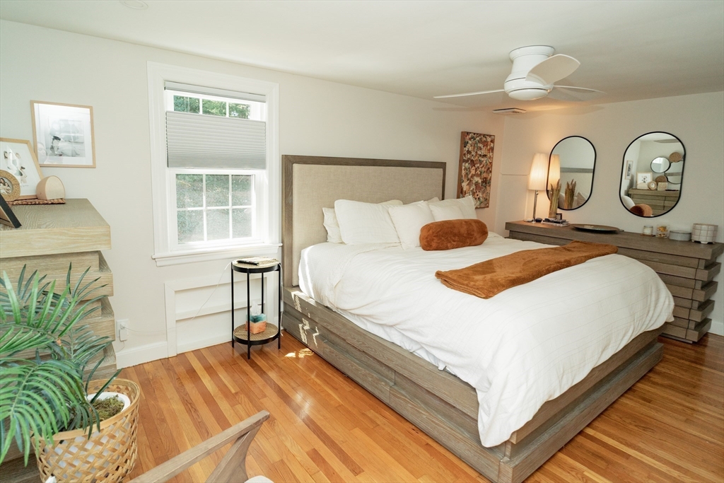 37 Locksley Road Lynnfield, MA 01940 - Photo 3 of 32 Gallery Image 3