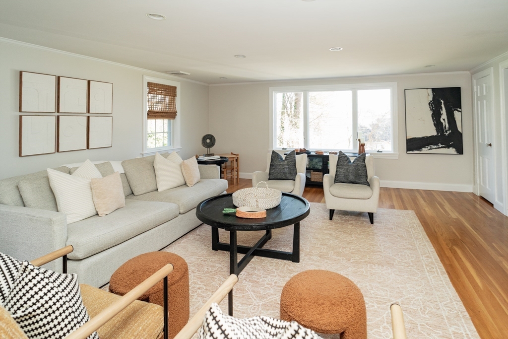 37 Locksley Road Lynnfield, MA 01940 - Photo 8 of 32 Gallery Image 8