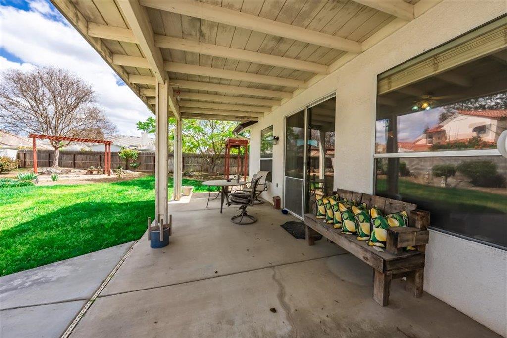3159 Cedar Creek Lane Madera, CA 93637 - Photo 25 of 37 a garden view with a seating space