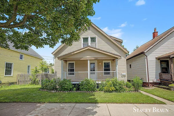 $275,000 | 1009 Courtney Street Northwest, Grand Rapids, MI 49504
