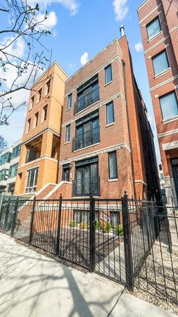 $669,000 | 912 West Fletcher Street, Unit 2, Chicago, IL 60657