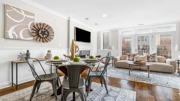 $669,000 | 912 West Fletcher Street, Unit 2, Chicago, IL 60657