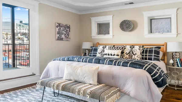 $669,000 | 912 West Fletcher Street, Unit 2, Chicago, IL 60657