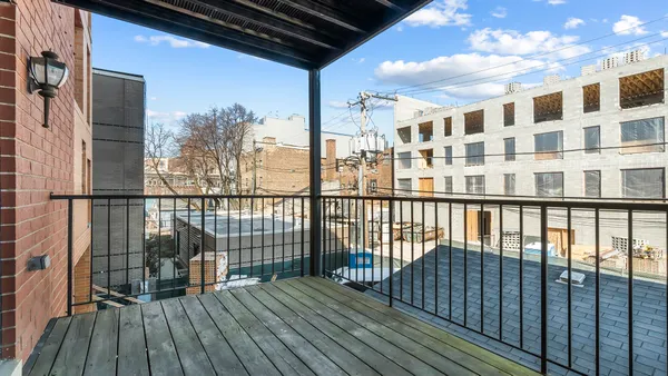 $669,000 | 912 West Fletcher Street, Unit 2, Chicago, IL 60657