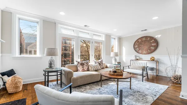 $669,000 | 912 West Fletcher Street, Unit 2, Chicago, IL 60657