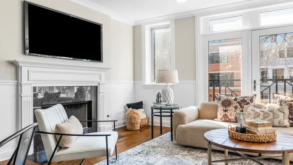 $669,000 | 912 West Fletcher Street, Unit 2, Chicago, IL 60657