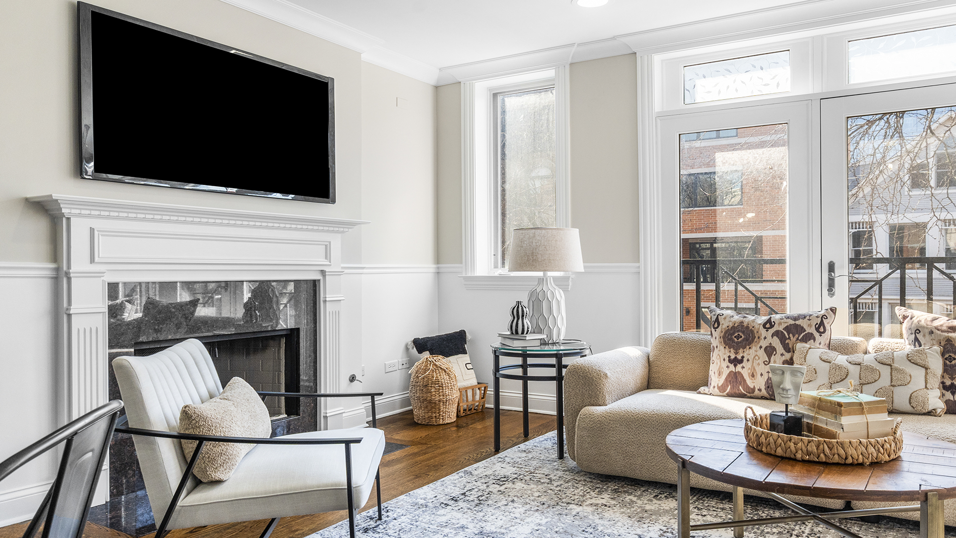 912 West Fletcher Street, Unit 2 Chicago, IL 60657 - Photo 5 of 29 a living room with furniture fireplace and flat screen tv