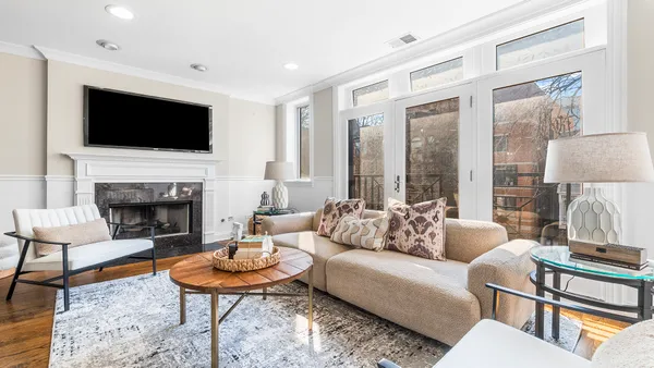 $669,000 | 912 West Fletcher Street, Unit 2, Chicago, IL 60657