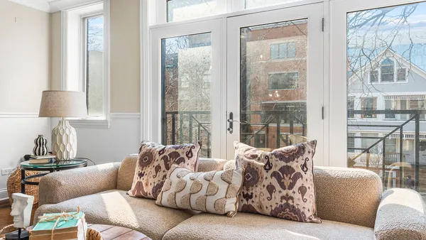 $669,000 | 912 West Fletcher Street, Unit 2, Chicago, IL 60657