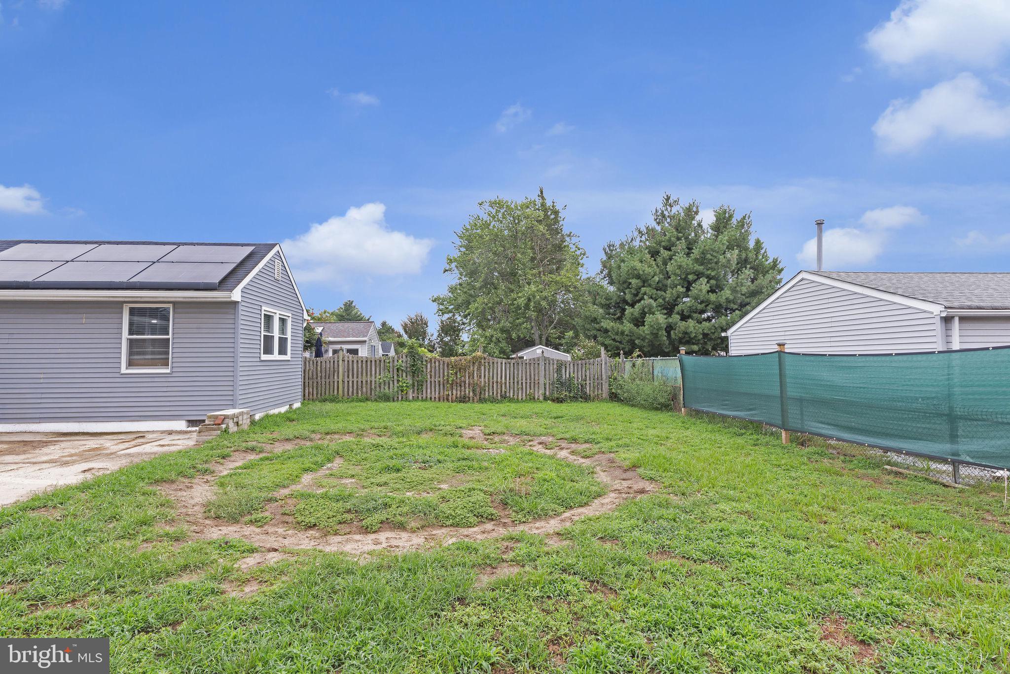 629 Polk Street Riverside, NJ 08075 - Photo 28 of 42 a backyard of a house
