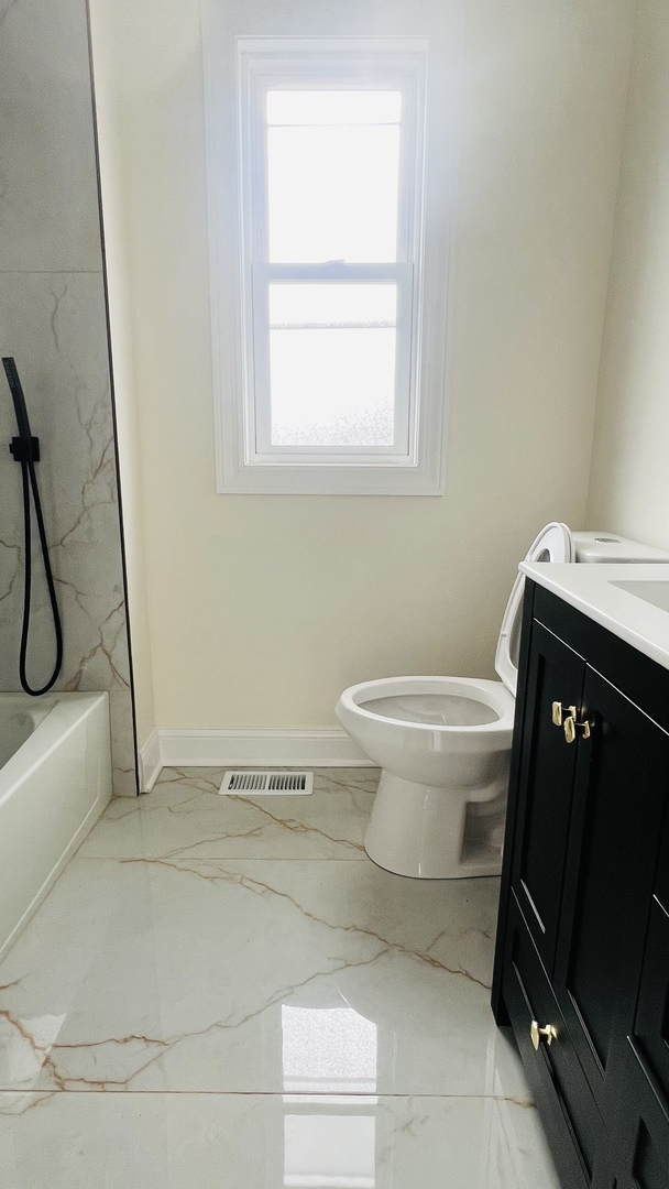 4107 West Addison Street Chicago, IL 60641 - Photo 9 of 19