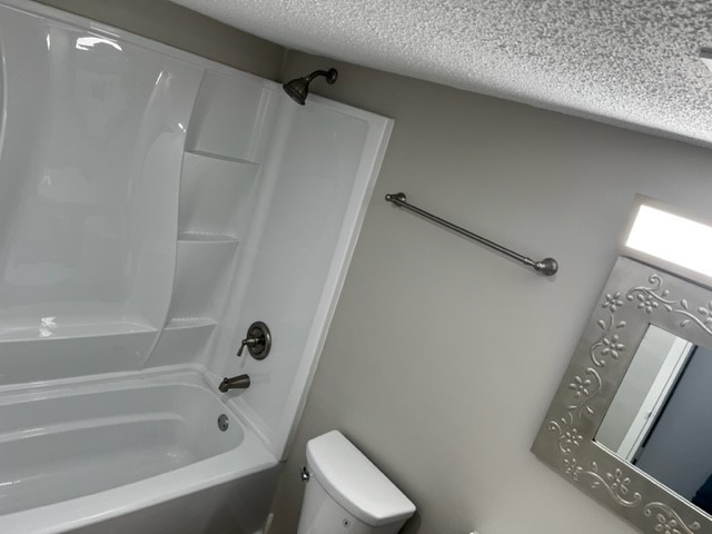 1800 Lavaca Street, Unit 607 Austin, TX 78701 - Photo 6 of 22 a bathroom with a bathtub and toilet
