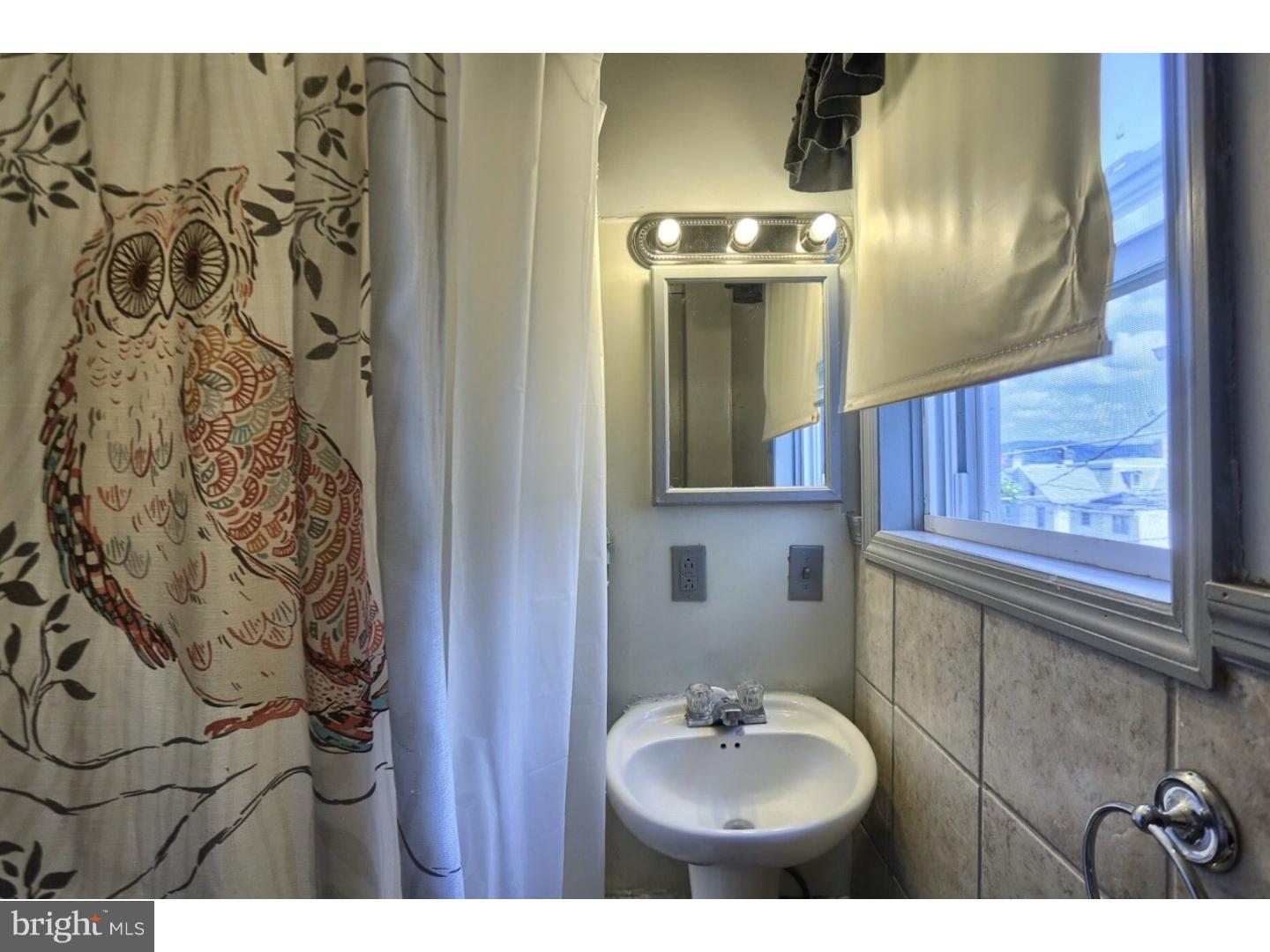 537 Robeson Street Reading, PA 19601 - Photo 11 of 15 Bathroom