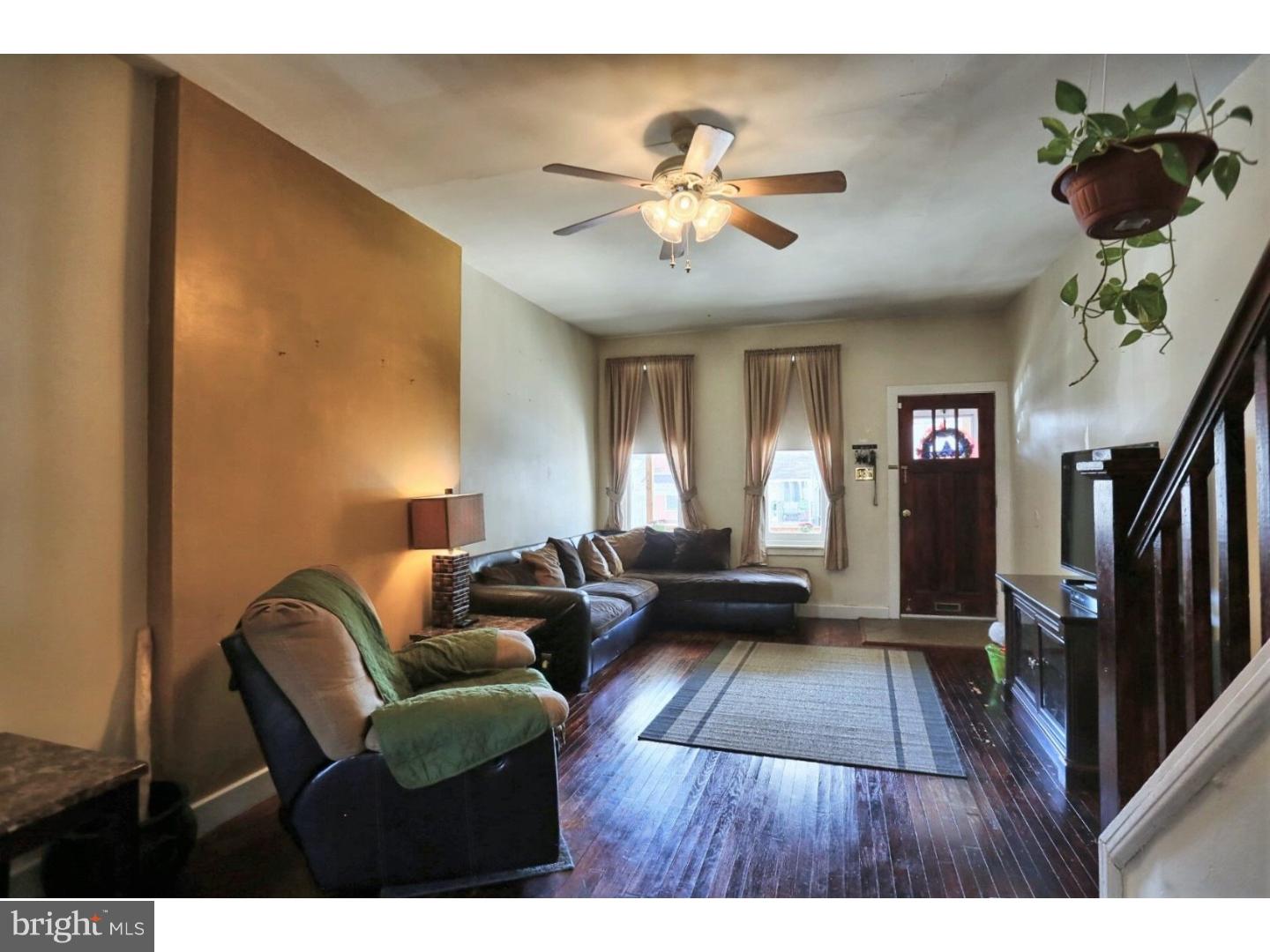 537 Robeson Street Reading, PA 19601 - Photo 3 of 15 Living Room